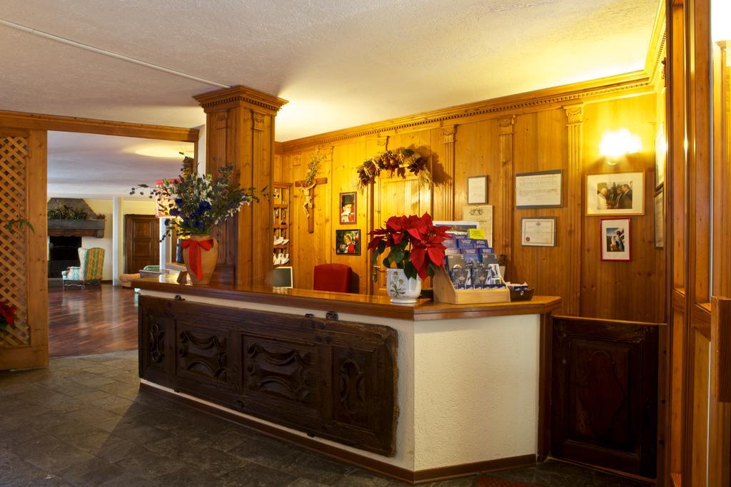 Hotel Dolonne กูร์มาเยอร์ ภายนอก รูปภาพ