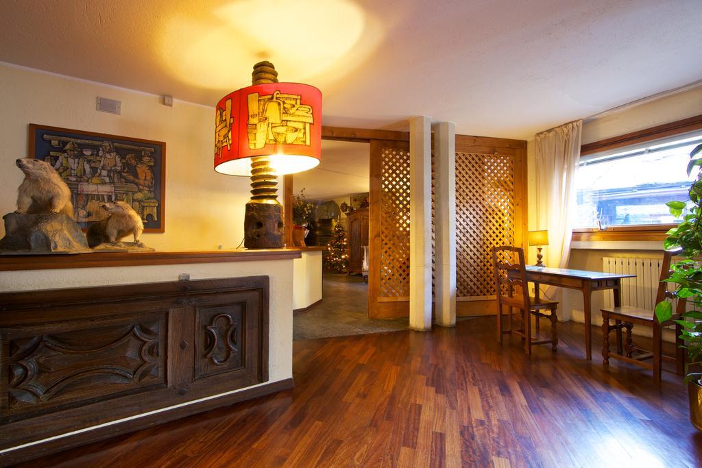 Hotel Dolonne กูร์มาเยอร์ ภายนอก รูปภาพ