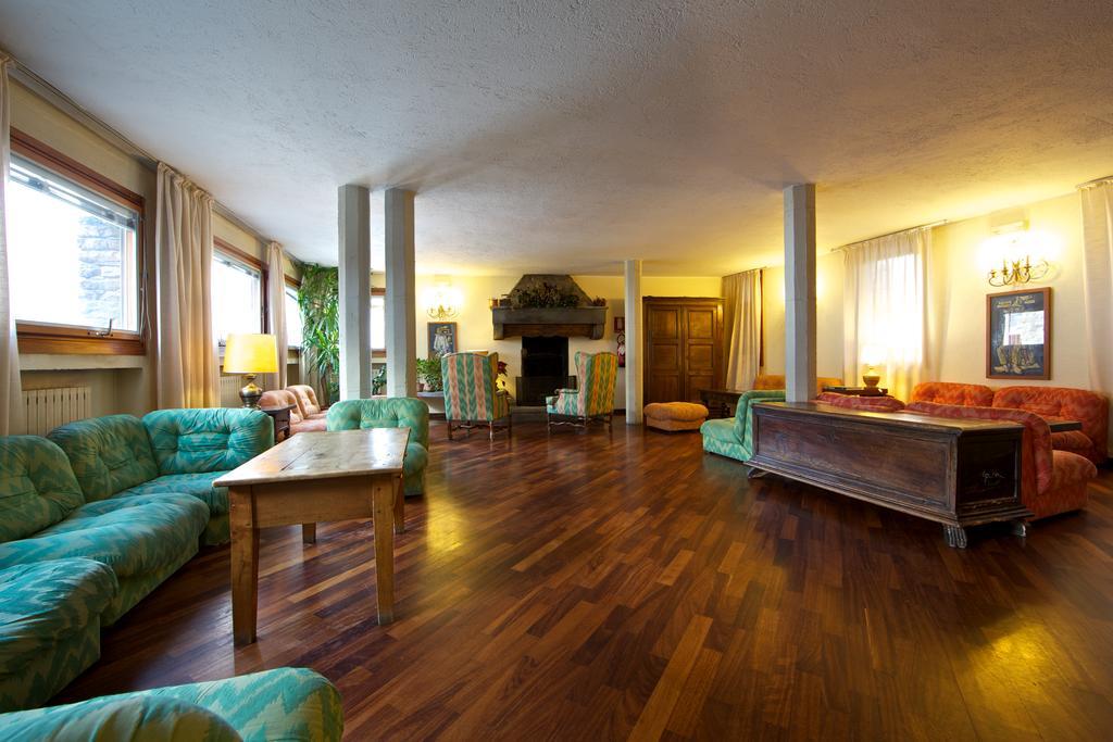 Hotel Dolonne กูร์มาเยอร์ ภายนอก รูปภาพ