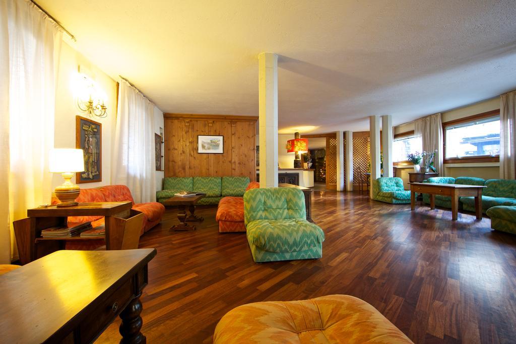 Hotel Dolonne กูร์มาเยอร์ ภายนอก รูปภาพ