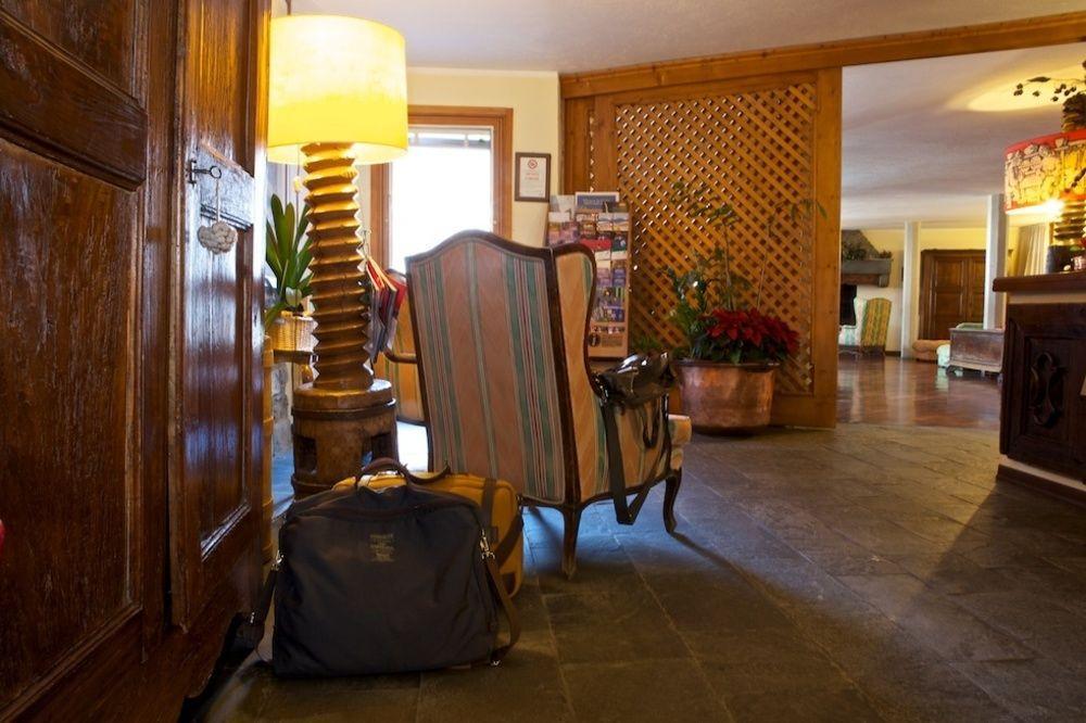 Hotel Dolonne กูร์มาเยอร์ ภายนอก รูปภาพ