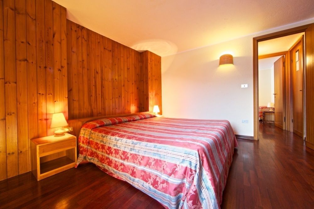 Hotel Dolonne กูร์มาเยอร์ ภายนอก รูปภาพ