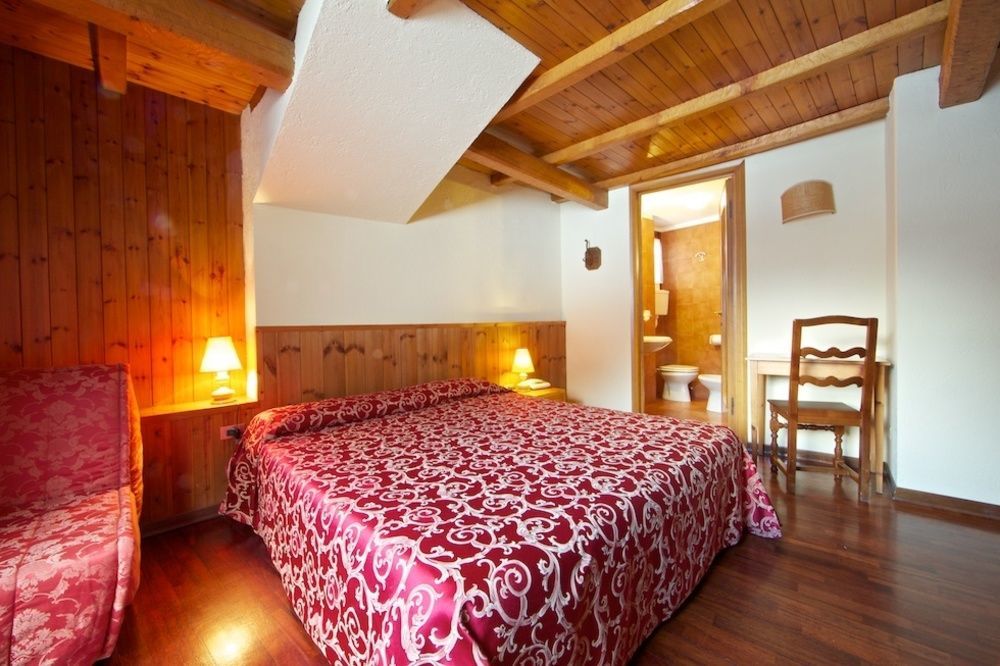 Hotel Dolonne กูร์มาเยอร์ ภายนอก รูปภาพ
