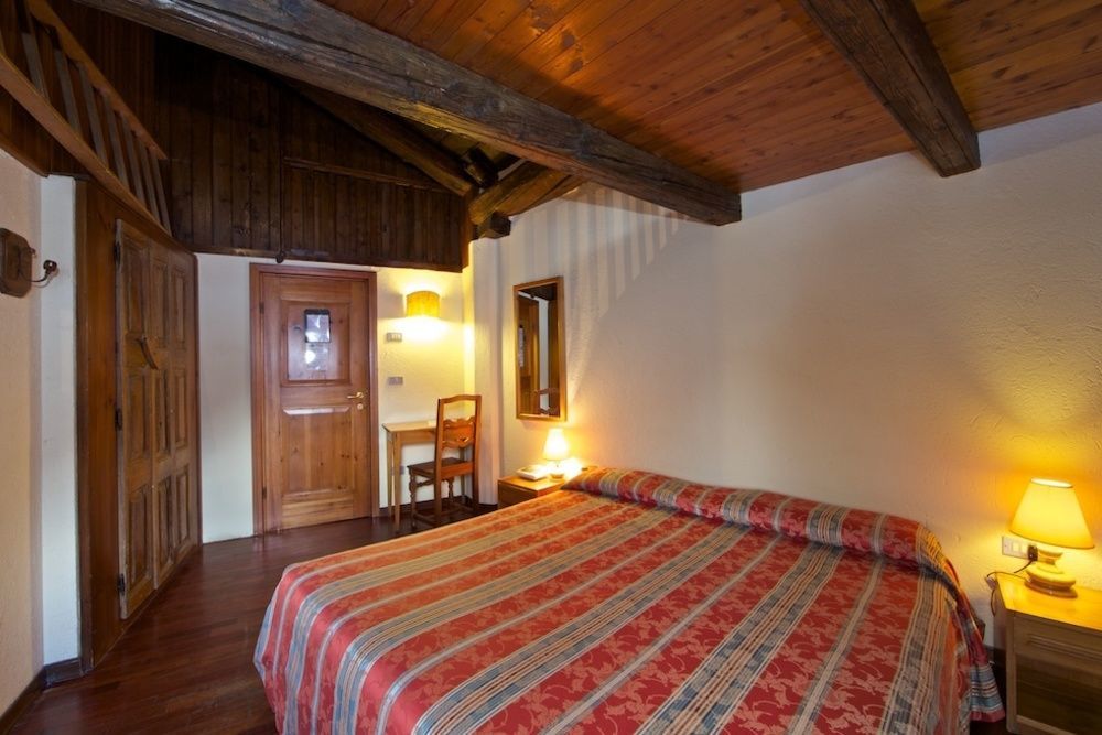 Hotel Dolonne กูร์มาเยอร์ ภายนอก รูปภาพ